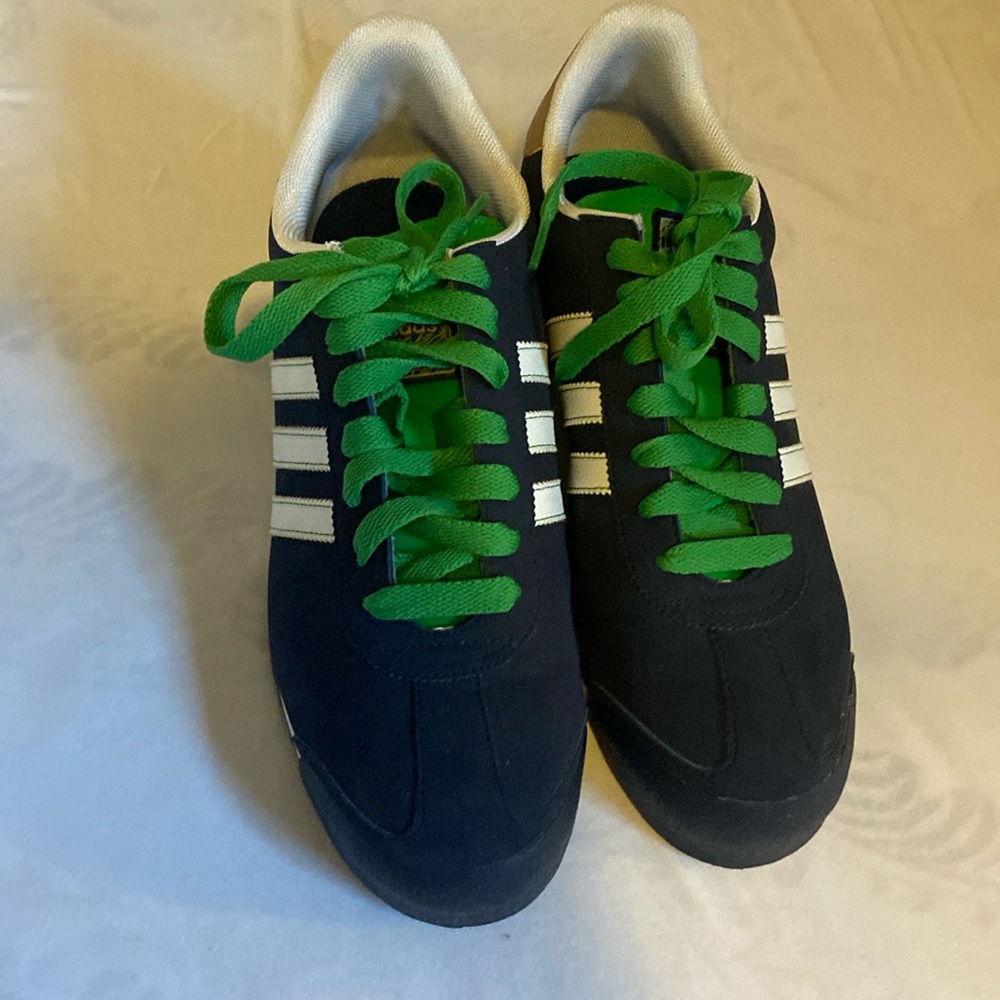 Adiddas somoas size 10/5